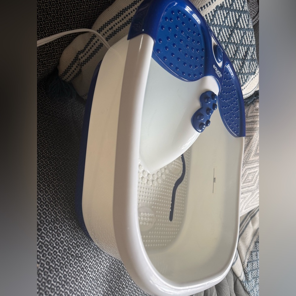 Equate Blue and White Foot Spa with Heat Maintenance - Picture 2 of 3